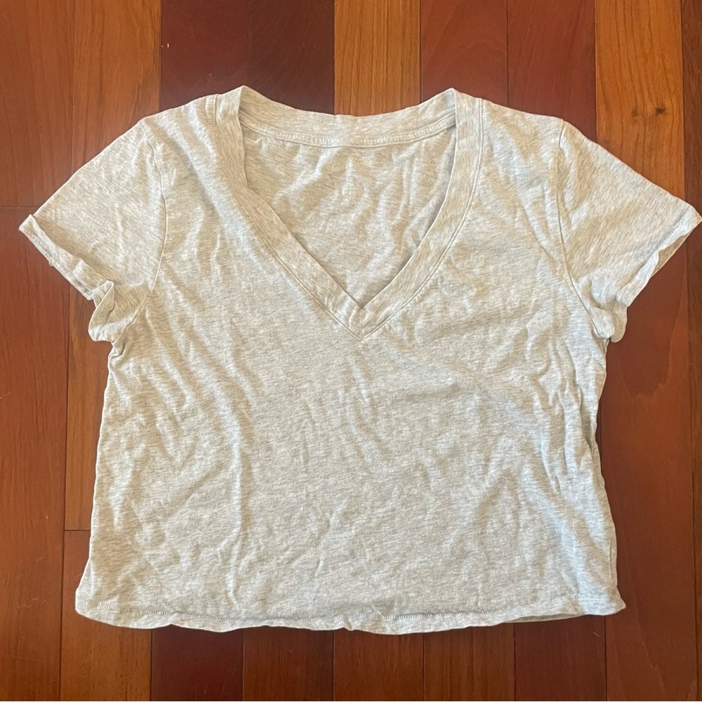 Universal Thread Light Grey Crop Tee V-Neck Medium 100% Cotton